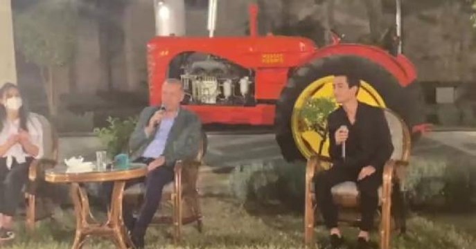 CUMHURBAŞKANI ERDOĞAN: KAPILARIMIZ YATIRIMCILARA AÇIK - ERDOĞAN, GENÇLERLE 'UZUN İNCE BİR YOLDAYIM' TÜRKÜSÜNÜ SÖYLEDİ