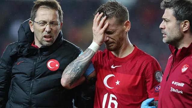 Norveç maçında sakatlanan Serdar Aziz'in gözünün son hali korkuttu