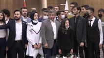 Gelecek Partisi Genel Başkanı Davutoğlu, gençlerle buluştu