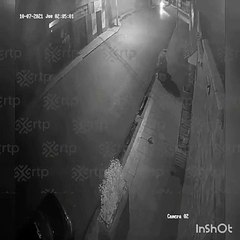 Cámara de vigilancia filmó el momento cuando un sujeto lanza explosivo contra Adepcoca