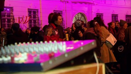 Kurz lemondása: több százan ünnepeltek, az ellenzék viszont csalódott