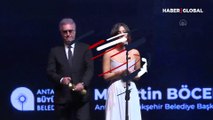 Altın Portakal Ödül Töreni'nde Nihal Yalçın ile Tamer Karadağlı arasındaki diyalog olay oldu