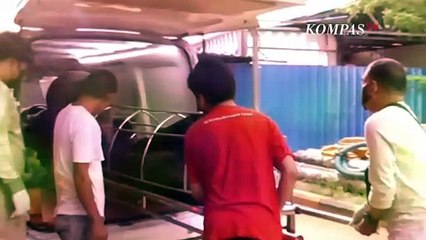 下载视频: Terlilit Hutang, Pria ini Bunuh Diri dengan Melompat dari Rooftop Mall di Bekasi