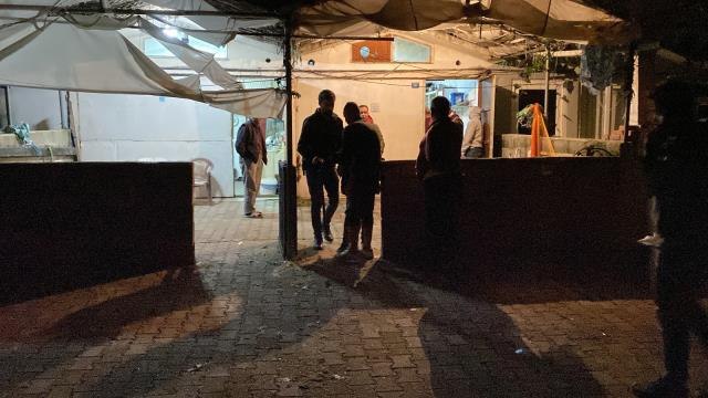 Oğlunun boğazına bıçak dayayan baba uzun uğraşlar sonucu ikna edildi