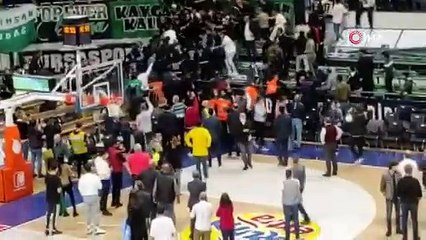 Bursaspor - Beşiktaş maçında taraftarlar arasında kavga