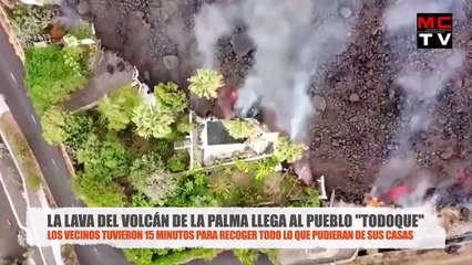 Download Video: ÚLTIMA HORA_ Lava VOLCÁNICA arrasa pueblo en España (Erupción Volcán LA PALMA isla) Noticias 2021