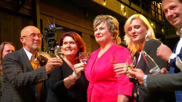 Чехия: оппозиция начинает коалиционные переговоры