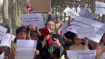 Afgan kadınlar kısıtlanan eğitim ve çalışma hakları için Kabil'de protesto düzenledi (2)
