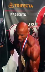 محمد نور يشارك بأغنية القمة احتفالاً بفوز بيج رامى بلقب مستر أولمبيا