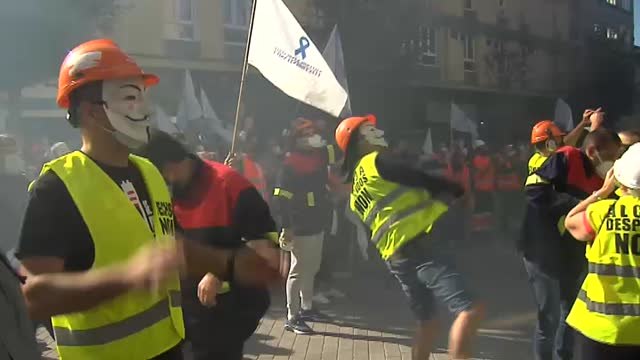 Los trabajadores de Alcoa se manifiestan para exigir que se garantice la vialidad de la empresa