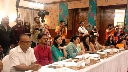 रैंप पर रजवाड़ी लिबास में मॉडल्स ने किया कैटवॉक