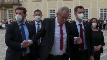 Ingresan de urgencia en la UCI al presidente checo Milos Zeman