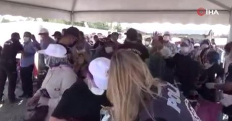 Son dakika gündem: Adana'da Cumhurbaşkanı'nın açılış töreninde içeri alınmayan yiyecekler çıkışta vatandaşlara geri verildi