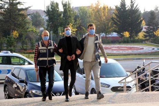 SİLAHLI ÇATIŞMANIN ARDINDAN KAÇAN ŞÜPHELİ SAKLANDIĞI EVDE YAKALANDI