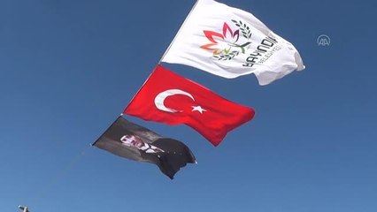 Bayındır'da rahvan atlar, SMA hastası Defne için yarıştı