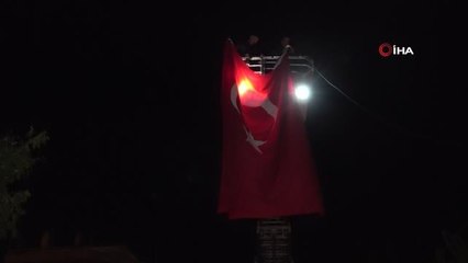 Elazığlı şehidin baba ocağına Türk bayrağı asıldı
