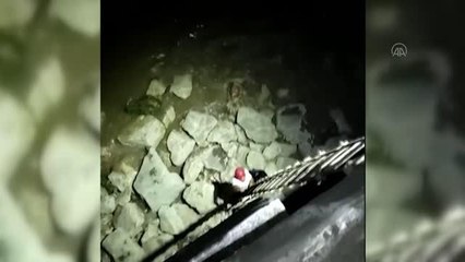 Köprü ayağında mahsur kalan 3 kişi kurtarıldı