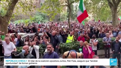 Скачать видео: Protestas en Italia contra la obligatoriedad del pase sanitario para trabajar