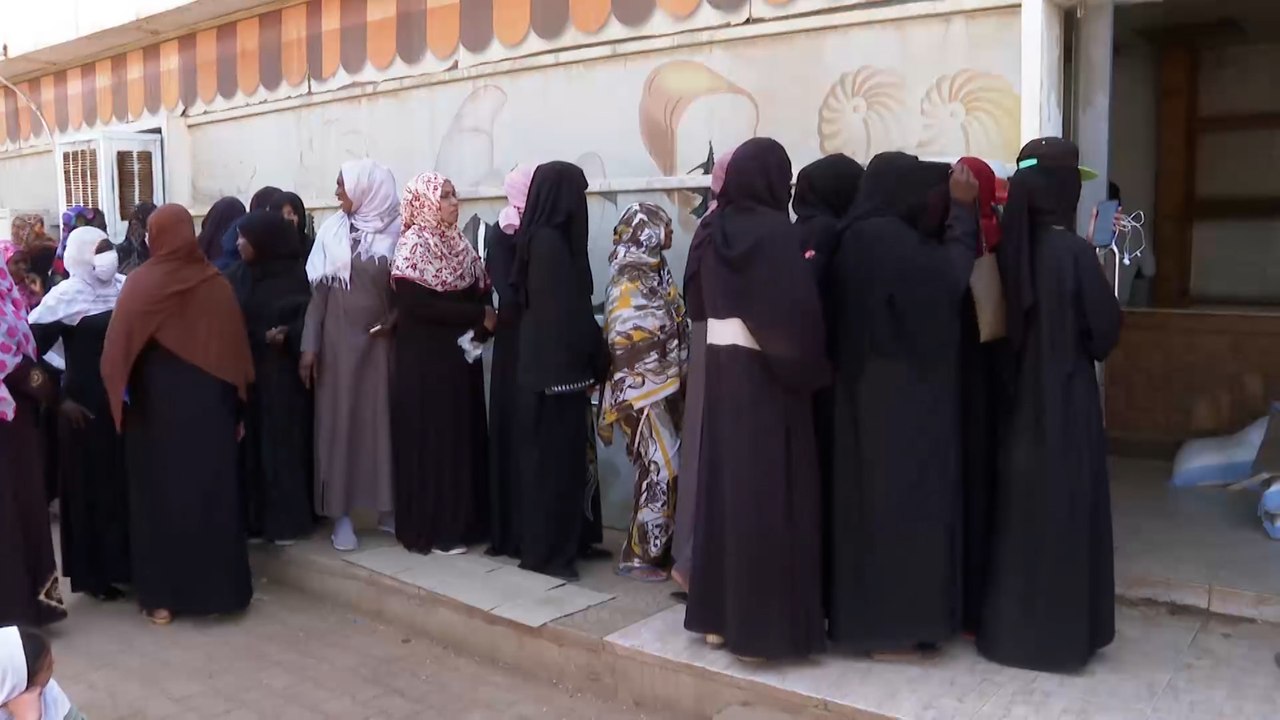 أزمة موانئ الشرق تفاقم معاناة السودانيين اليومية
