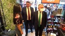 Vali Yazıcı esnaf ziyaretinde bıçağı eline alıp döner kesti