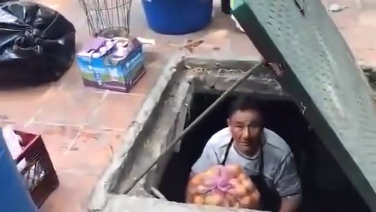 Arne aus den Ruthen  Bodega de comida clandestina en el carcamo de una fuente