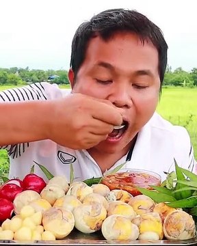 Thai man eating seafood in the edge of ricefields | mukbang eatingshow viral tiktok