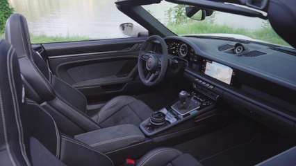 Porsche 911 Carrera 4 GTS Cabriolet Interior Design in Crayon