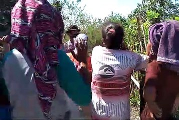 30 Mama-mama Usir 15 Polisi dan 10 Brimob dari Dusun Roga-Roga