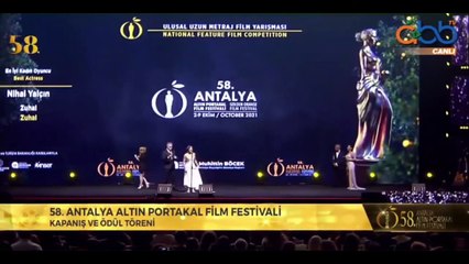 Tamer Karadağlı, Nihal Yalçın konuşurken ödülünü uzattı: 'Artık sus' mu diyorsunuz?