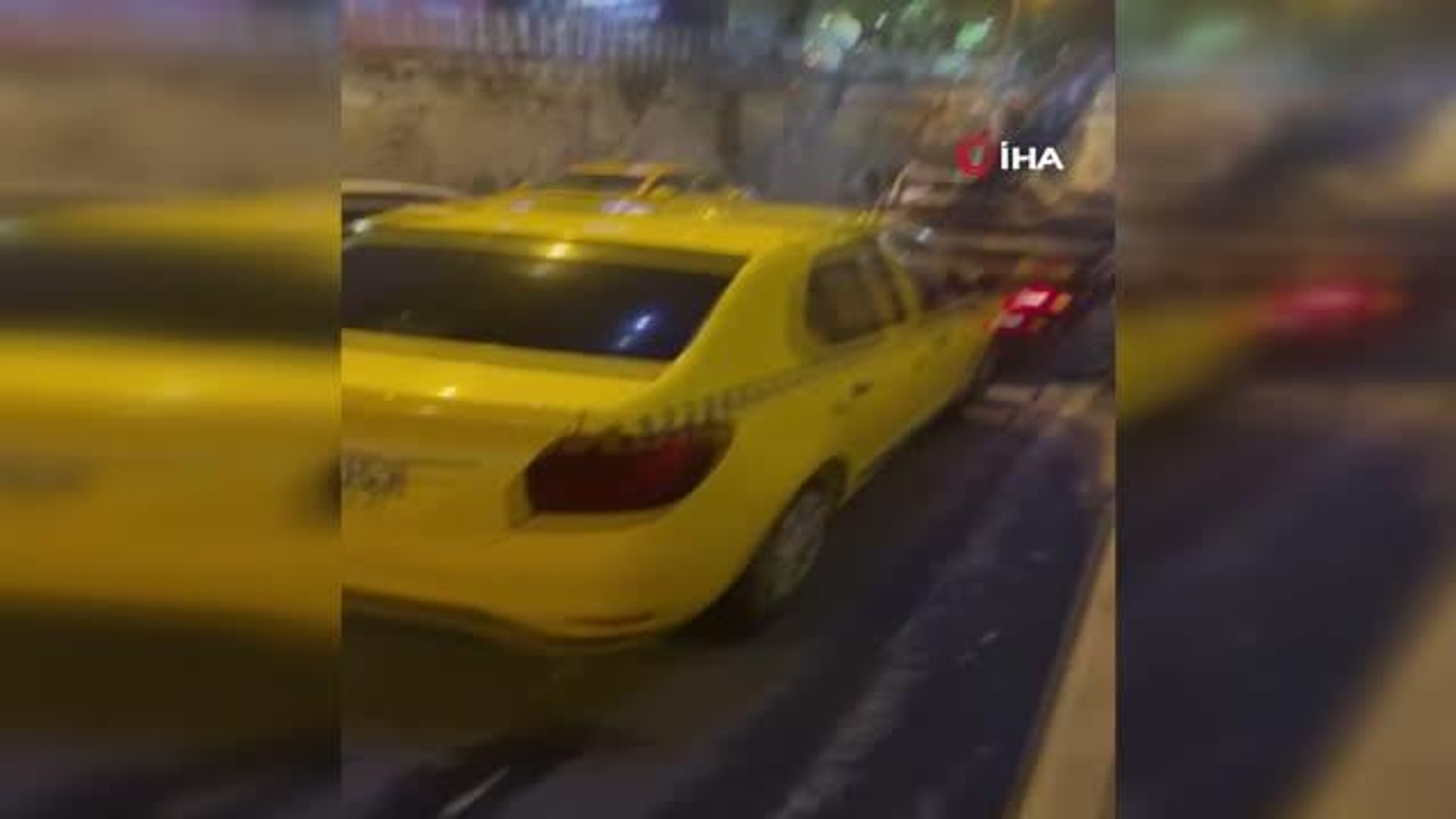 Beyoğlu'nda korsan taksi sürücüsü denetime takıldı - Dailymotion Video