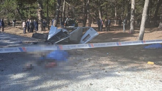 Afyonkarahisar’da öğrenci servisi devrildi: 5 ölü
