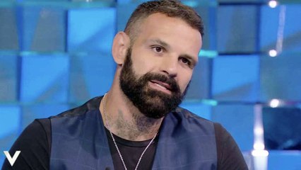 “Me l'hanno puntata in faccia”. Verissimo, il racconto atroce di Alessio Sakara