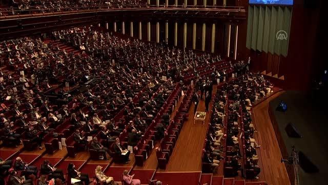 Son dakika gündem: Cumhurbaşkanı Erdoğan: Mesleki eğitimi güçlendirmek gayesiyle hayata geçirdiğimiz projeyle belirlenen okullara bir yılda 1 milyar lira yatırım...