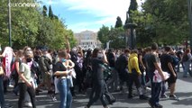 Συγκέντρωση εκπαιδευτικών, φοιτητών και μαθητών έξω από τη Βουλή