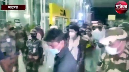 एयरपोर्ट पहुँची प्रियंका गांधी, आज करेंगी प्रेसवार्ता