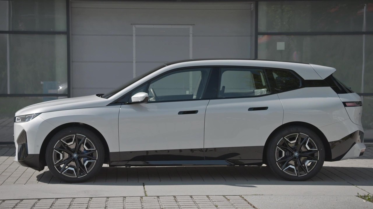 Der erste BMW iX - Exterieurdesign mit klaren Signalen für fortschrittlichen Luxus