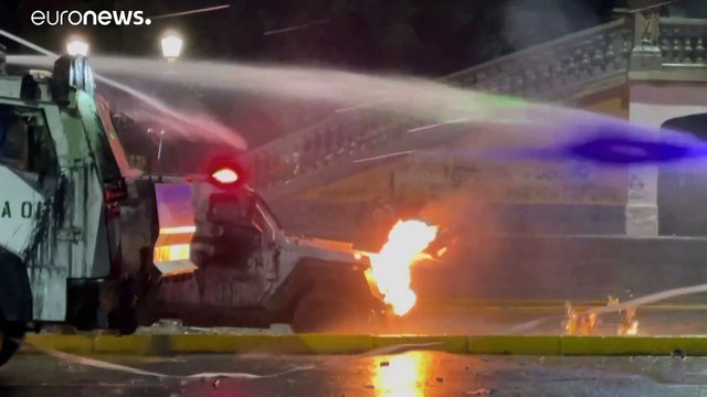 شاهد | مواجهات عنيفة بين الشرطة ومتظاهرين في الذكرى الثانية لاحتجاجات تشيلي