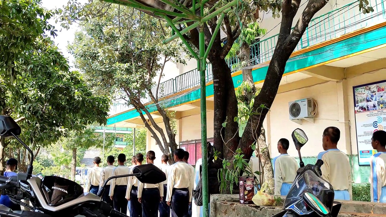 Suasana Ponpes Sundra dan Kegiatan Santri (siswa2) SMK SD dan Seni Bela diri Gaspi Sunan Drajat Paciran Lamongan, 135508_01102021