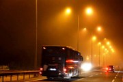 İstanbul'da gece saatlerinde sis etkili oldu: 15 Temmuz Şehitler Köprüsü sisten kayboldu