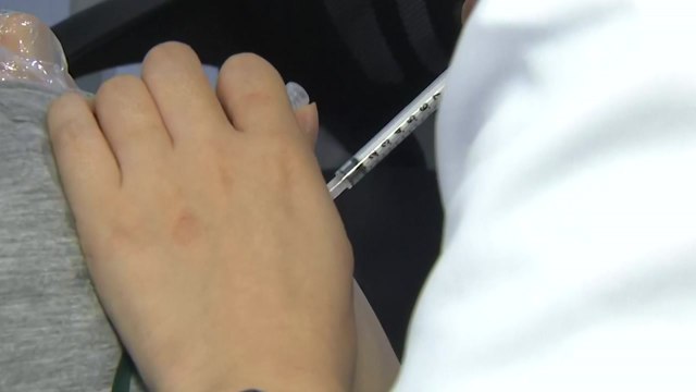 [뉴스라이브] 오늘부터 의료진 부스터샷...60세 이상은 25일부터 / YTN