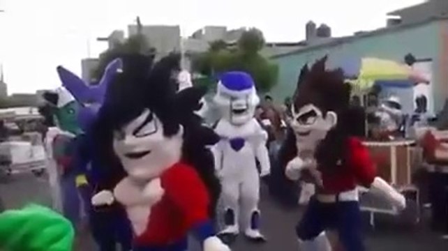 Botargas bailando tema de dragon ball con banda