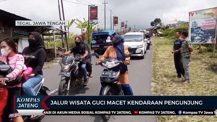Jalur Wisata Guci Macet Kendaraan Pengunjung