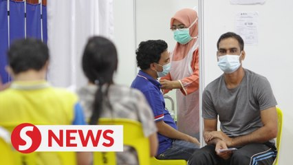 Minister: No intention to make Covid-19 vaccination mandatory among civil servants