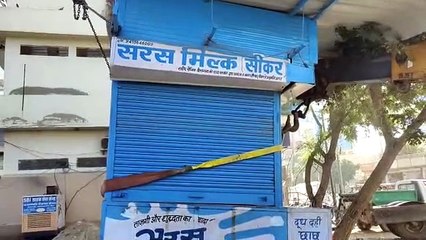 नगर परिषद ने हटाया शहीद वीरांगना का डेयरी बूथ, विरोध में उतरी महिलाएं