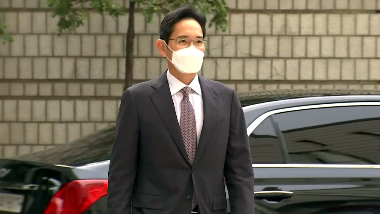 [현장영상] 이재용, '프로포폴 불법 투약' 혐의로 법원 출석...'묵묵부답' / YTN
