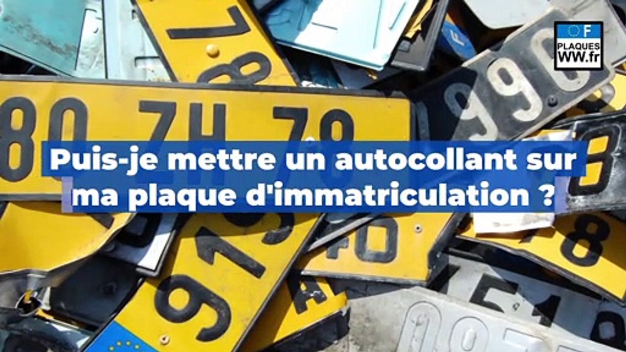 Plaques d’immatriculation : est-il possible de mettre un autocollant ?