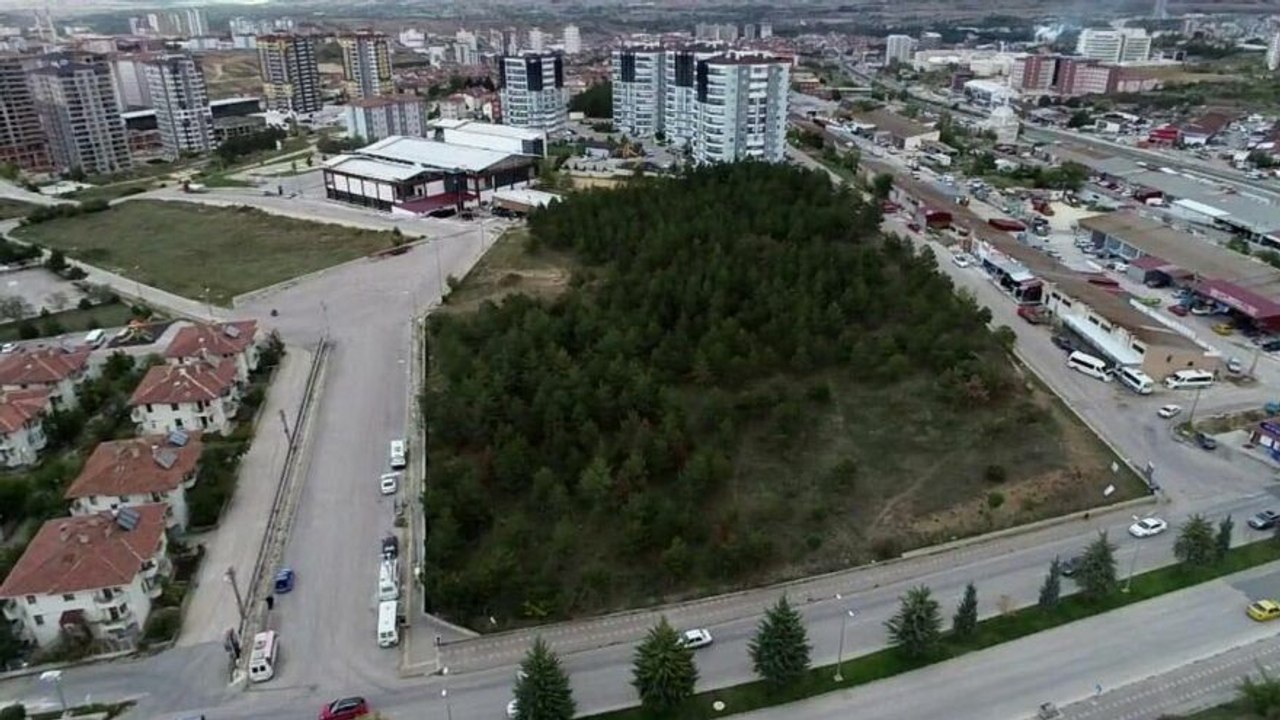 AKP'li Belediyenin imara açtığı Alparslan Türkeş Parkı'nı MHP'li belediye satma kararı aldı