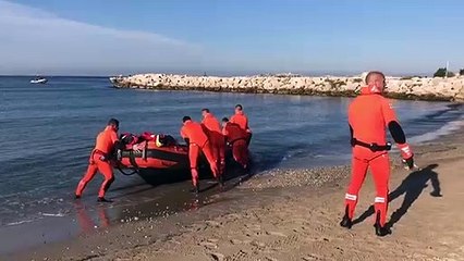 Les Marins-pompiers plongent pour nettoyer la plage de l'Huveaune