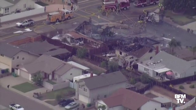 Les images impressionnantes du crash d'un petit avion sur des habitations en Californie