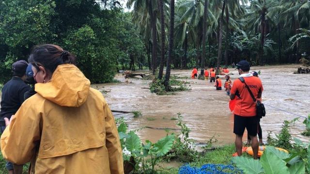 Son dakika haberleri: Filipinler'i tropikal fırtına vurdu: 9 ölü, 11 kayıp